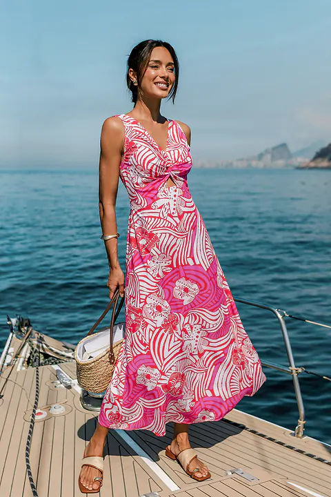 Robe longue tropicale aux teintes artistiques
