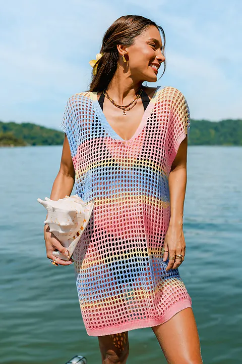 Robe cover up courte rayée au style estival