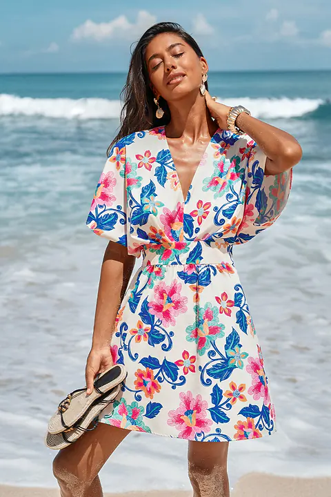 Robe courte fleurie pour toutes les occasions