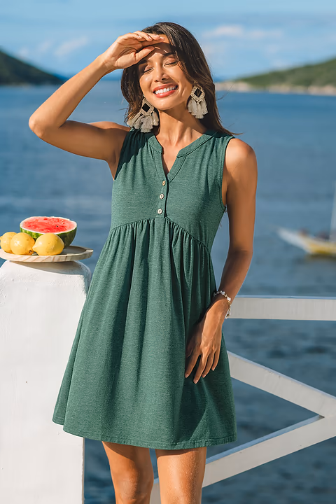 Robe verte col cranté sans manches