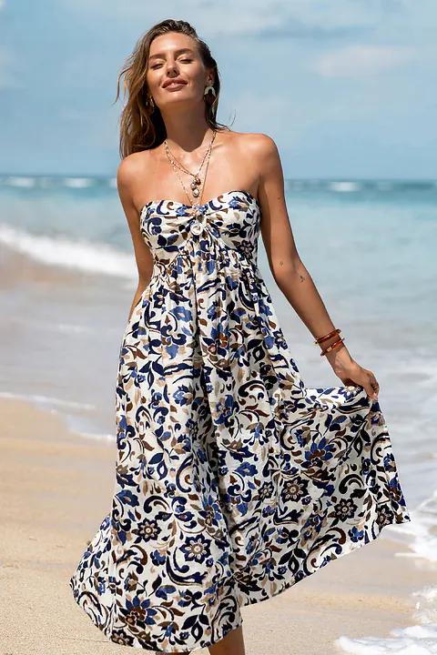 Robe midi fleurie pour les soirées chaleureuses