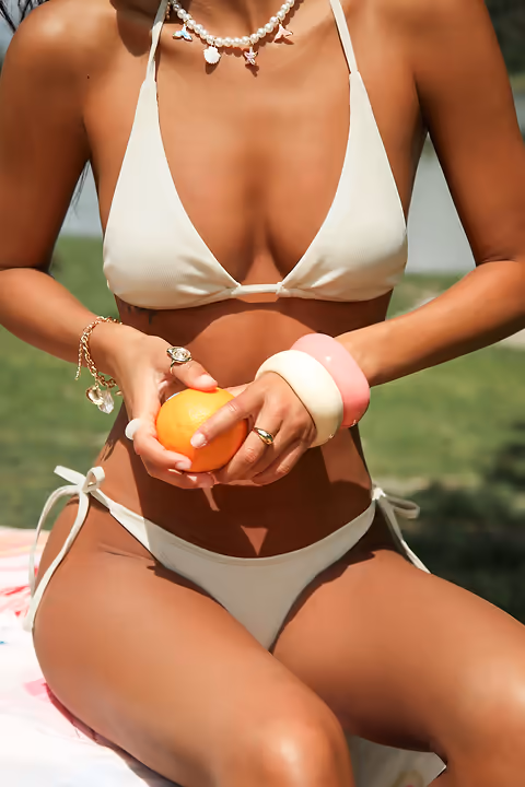 Bikini crème col plongeant dos nu jambe ultra haute