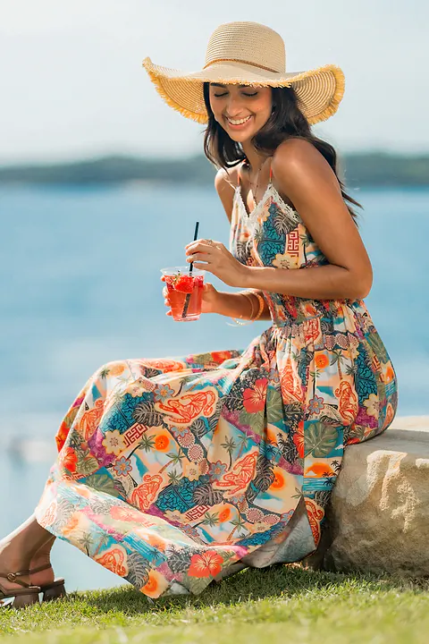 Robe tropicale col V smockée